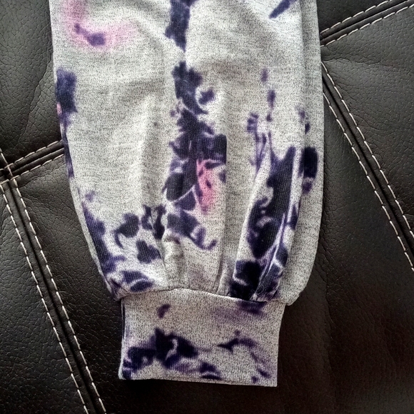 Oversized gray and purple tie dye pullover - Picture 6 of 9